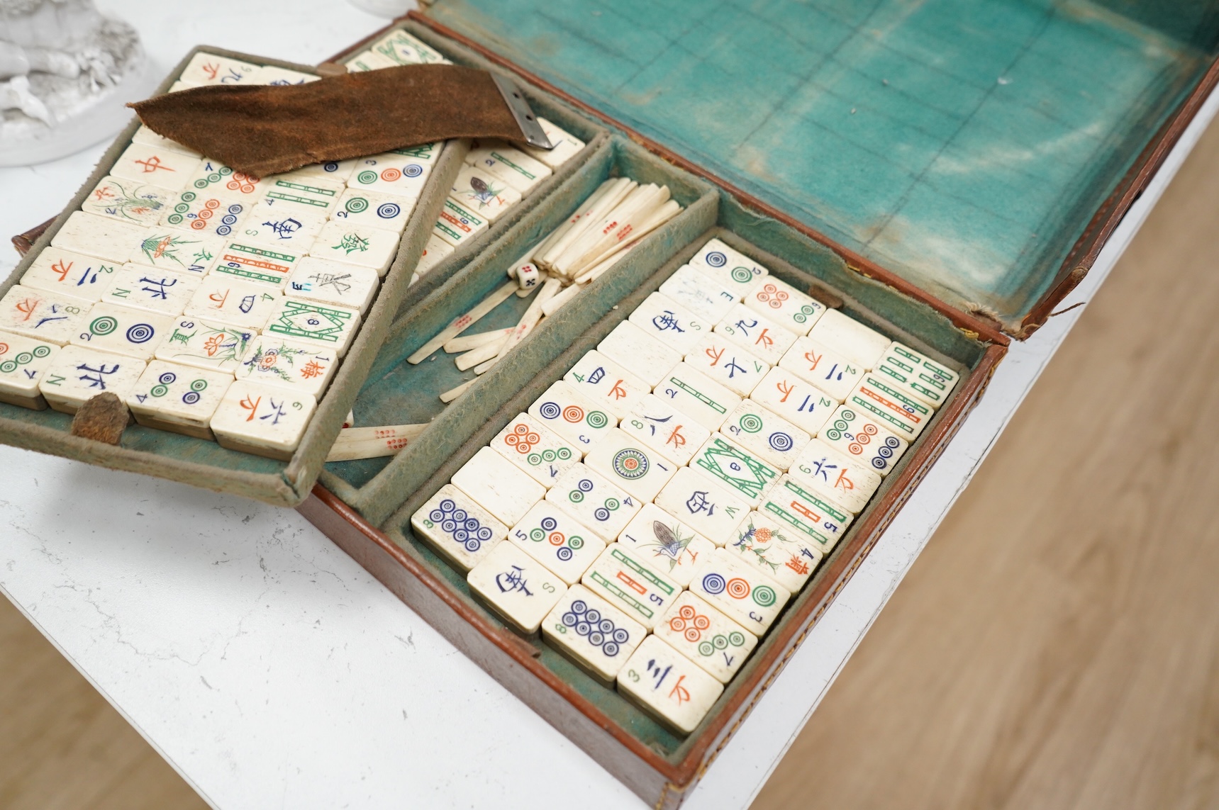 A leather cased Mah Jong set, 33.5cm x 22cm